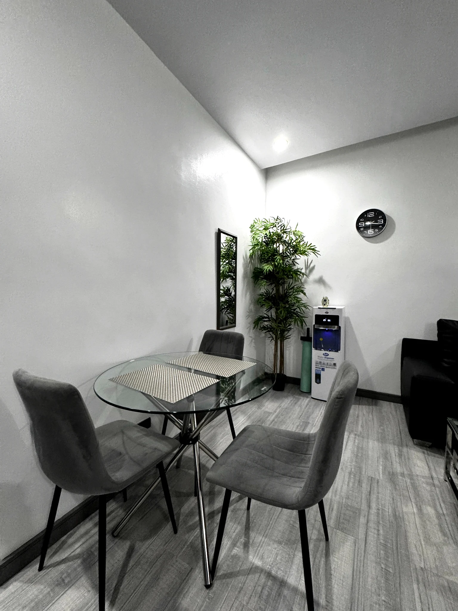 One-bedroom dining area