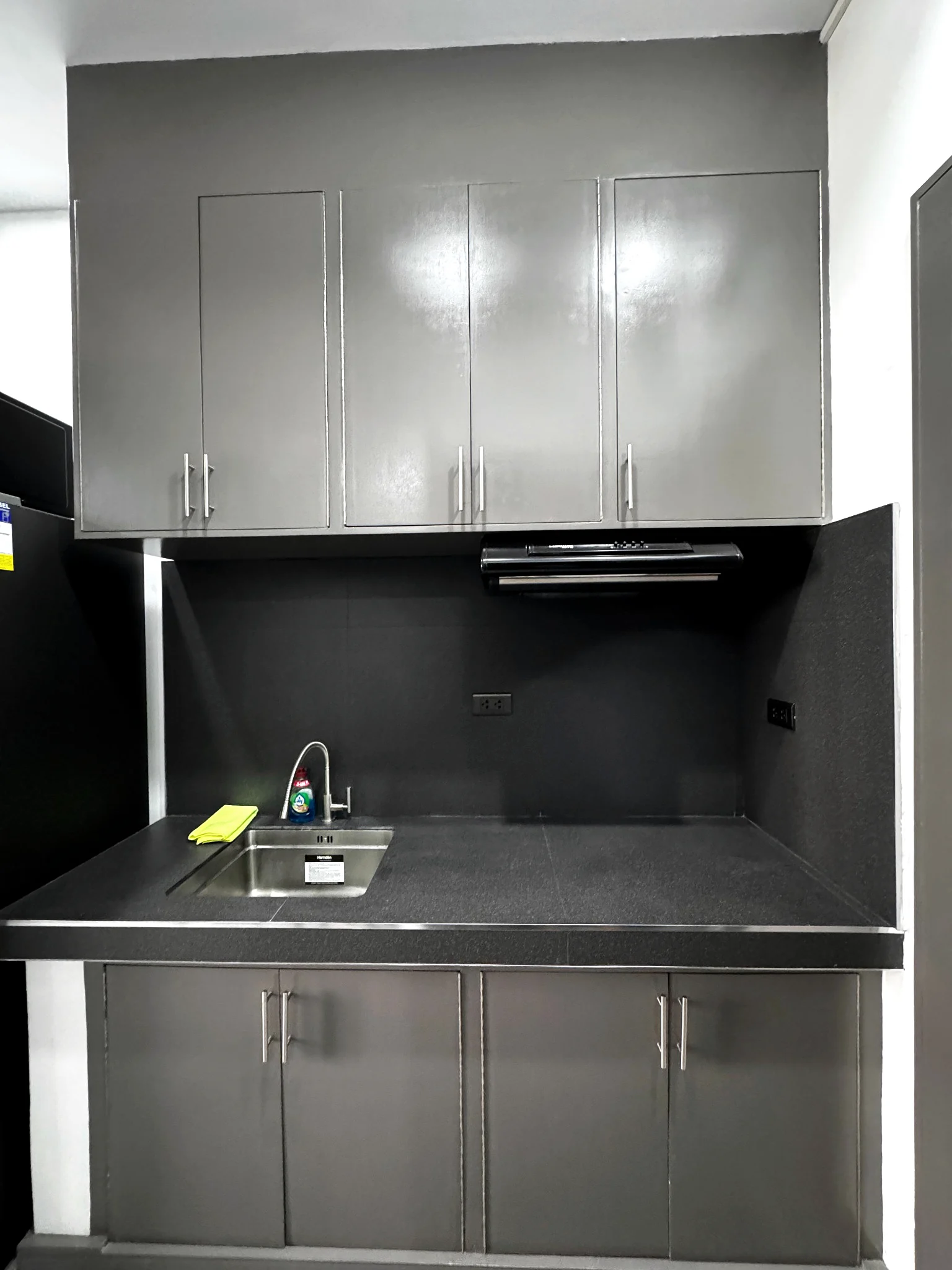 One-bedroom kitchenette