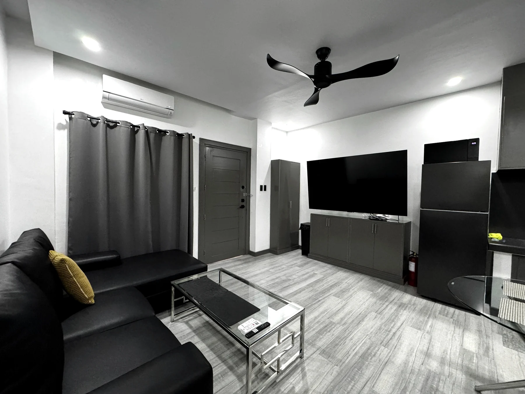One-bedroom living room