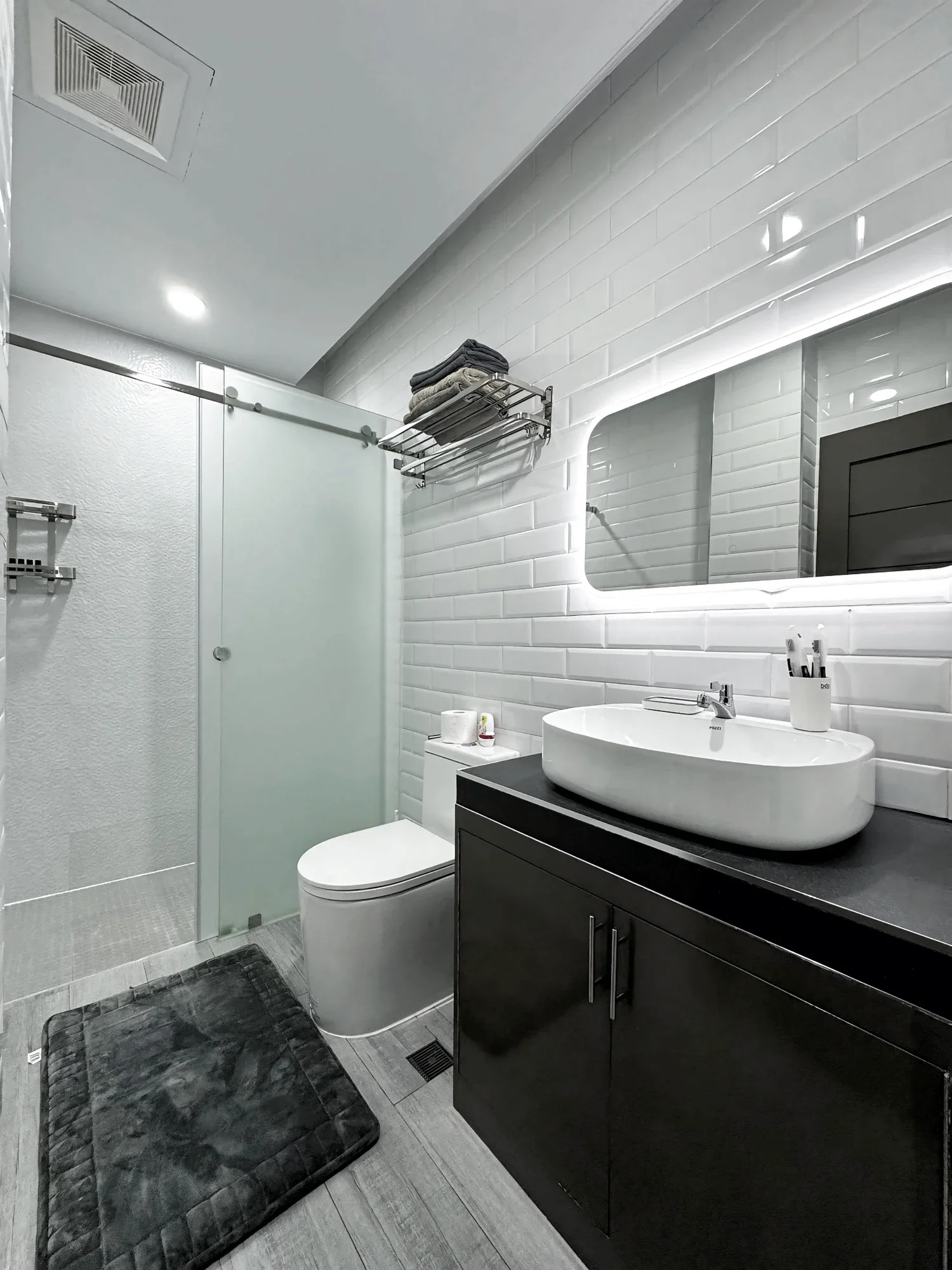 Two-bedroom bathroom